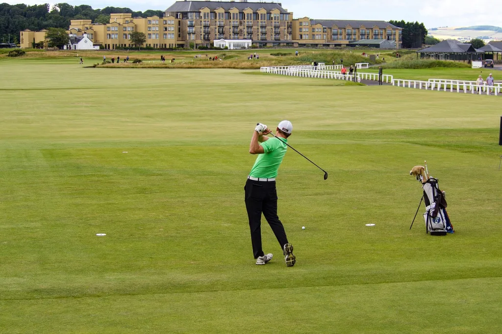 st andrews, old course, golfers-1591274.jpg