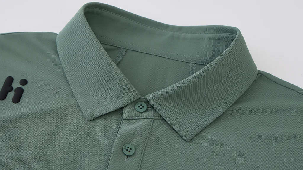 Green mens POLO shirt details 2 Green mens POLO shirt details 2