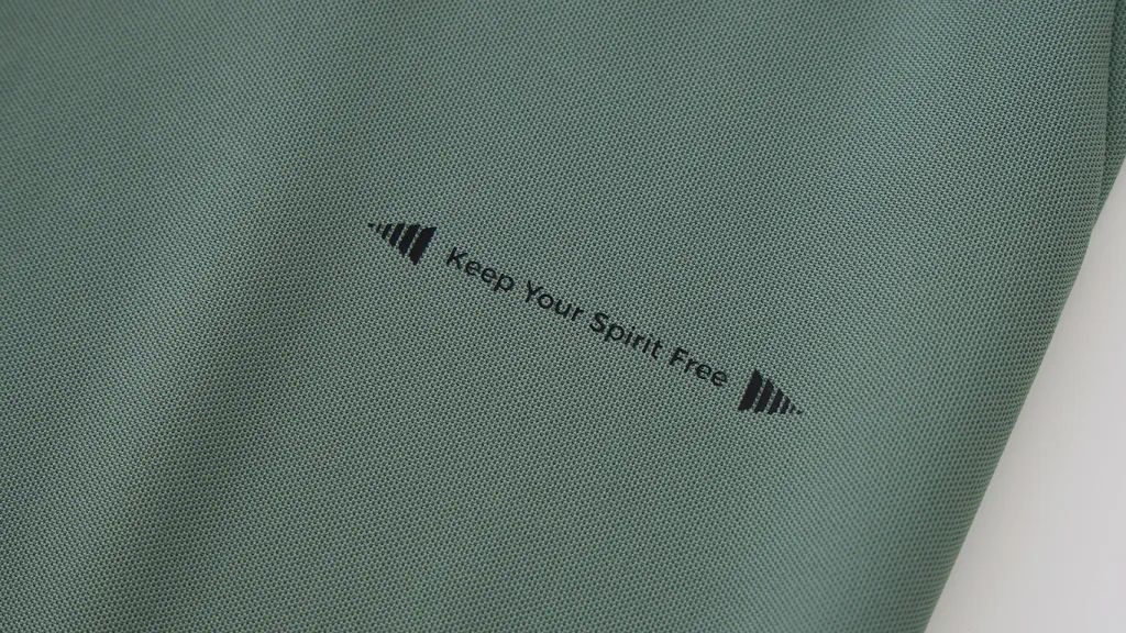 Green mens POLO shirt details 5 Green mens POLO shirt details 5